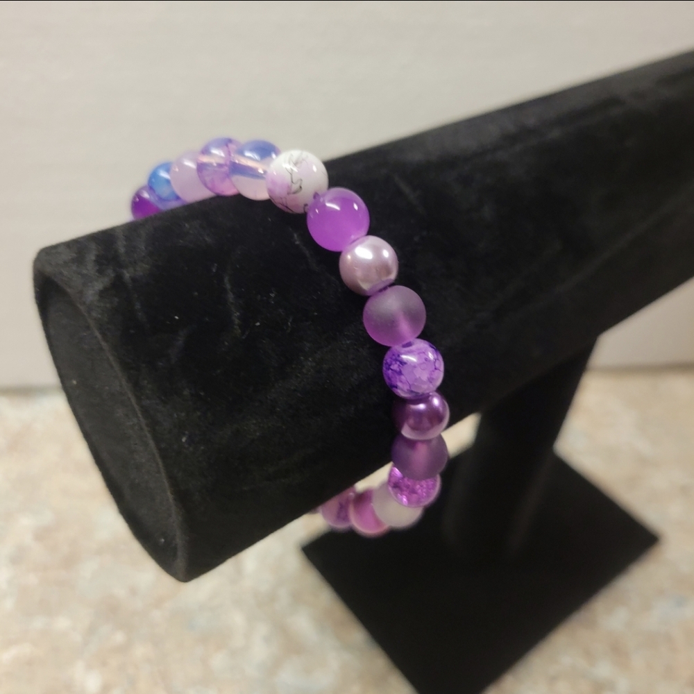 Handcrafted Stretch Bracelet with Different Shades of Pink Beads - Picture 2 of 7